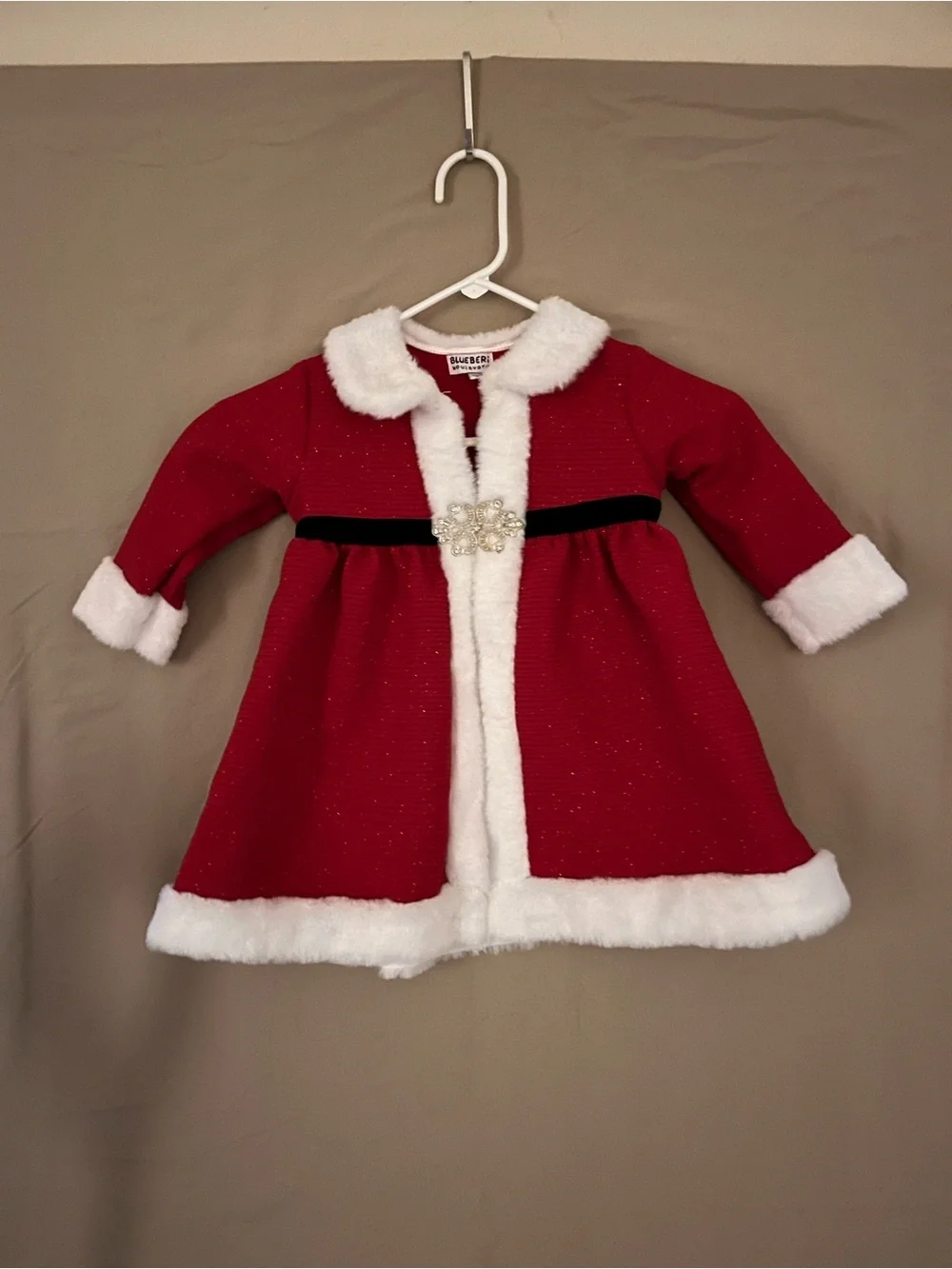 Girls Sparkling Red Holiday Cover W/ White Soft Faux Fur Trim And Ornate Latch